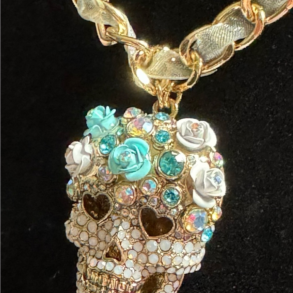 NEW Betsey Johnson Skull Necklace